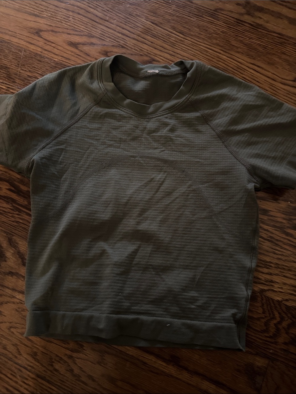 Lululemon women’s crop top Olive Green Short-Sleeve athletic size 0